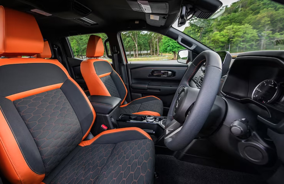 2025 Mitsubishi Triton Interior