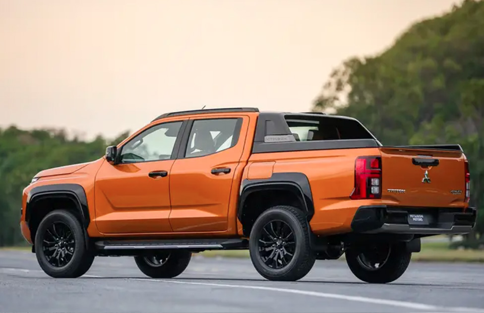 2025 Mitsubishi Triton Redesign